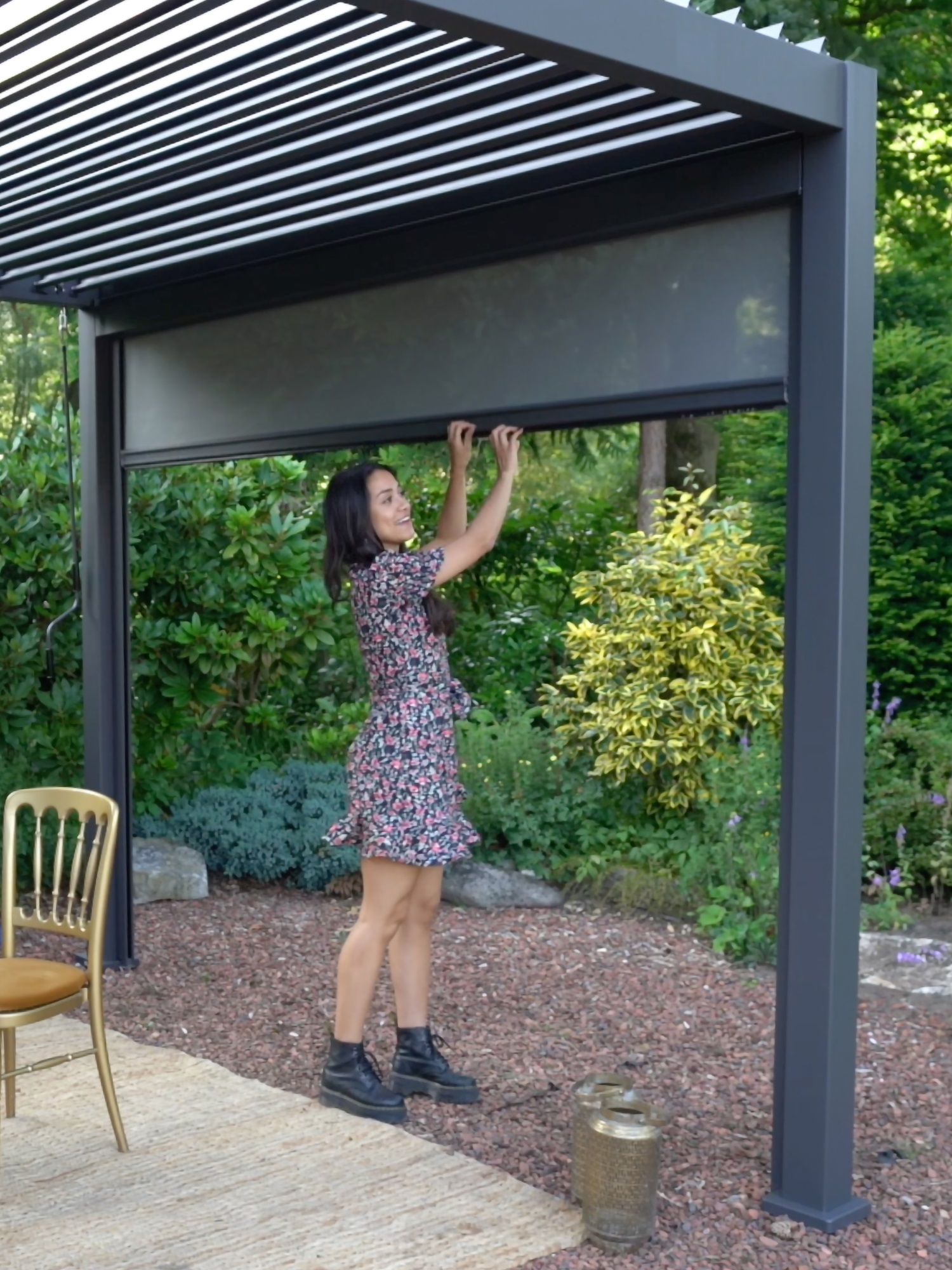 sorara-pull-down-screen-black-2.jpg
